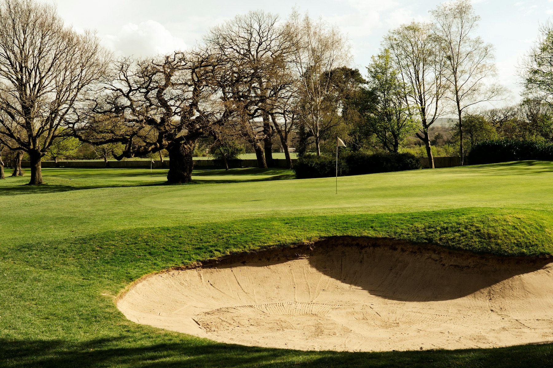 Illustrative golf course photograph; this is not a photograph of the proposed venue