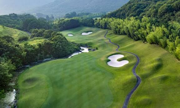 Golden Valley Golf Club green and fairway